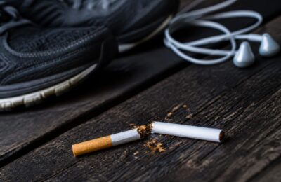 Exercițiile fizice regulate pot crește șansele de a renunța la fumat și pot reduce pierderi de aproximativ 14.000 de dolari anual