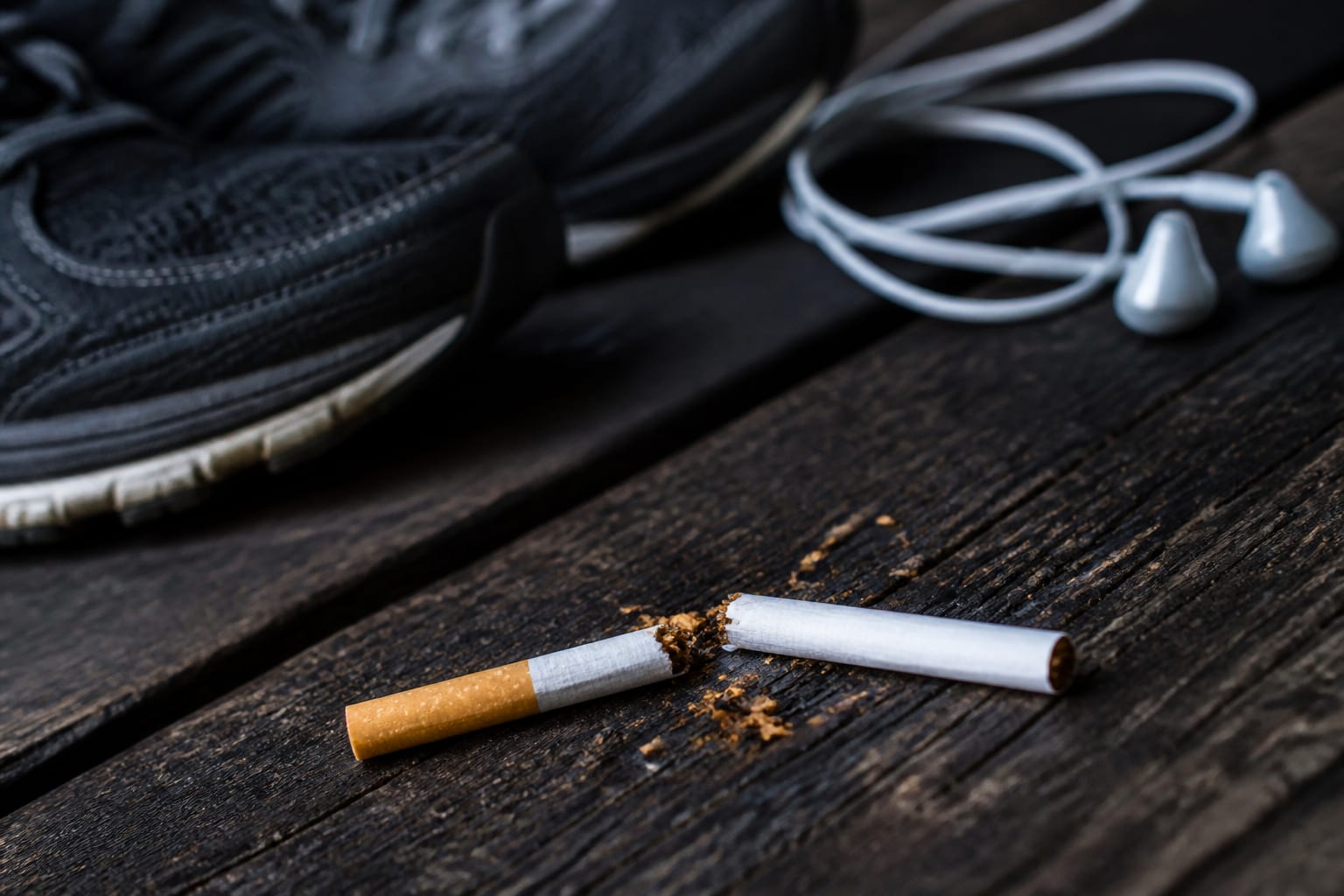 Exercițiile fizice regulate pot crește șansele de a renunța la fumat și pot reduce pierderi de aproximativ 14.000 de dolari anual