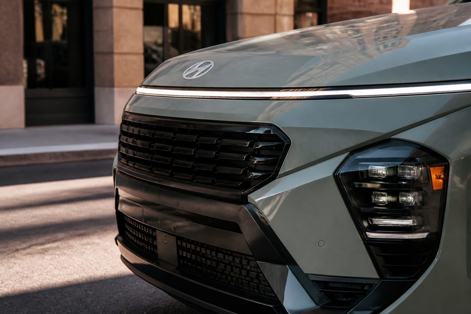 Hyundai Kona 2027 apare cu un design mai înalt și mai apropiat de un SUV compact