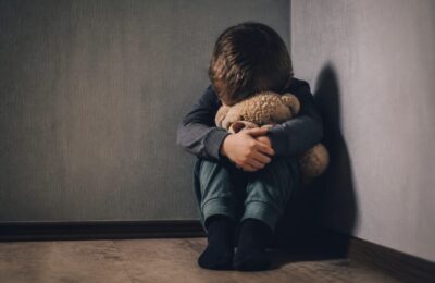 Studiu pe 53 de adolescenți arată că frica poate lua locul educației în familie