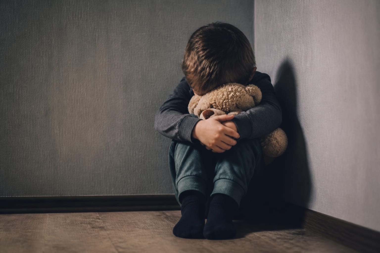 Studiu pe 53 de adolescenți arată că frica poate lua locul educației în familie