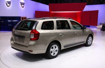 Un pensionar din Franța păstrează de peste 15 ani un Dacia Logan break cu 315.000 km