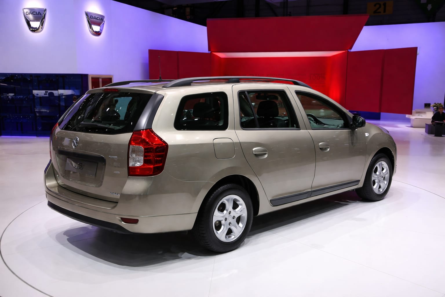 Un pensionar din Franța păstrează de peste 15 ani un Dacia Logan break cu 315.000 km