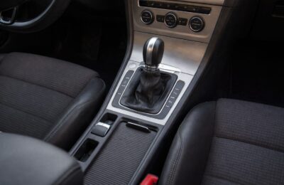 Funcția auto hold explicată simplu pentru mașinile cu transmisie automată