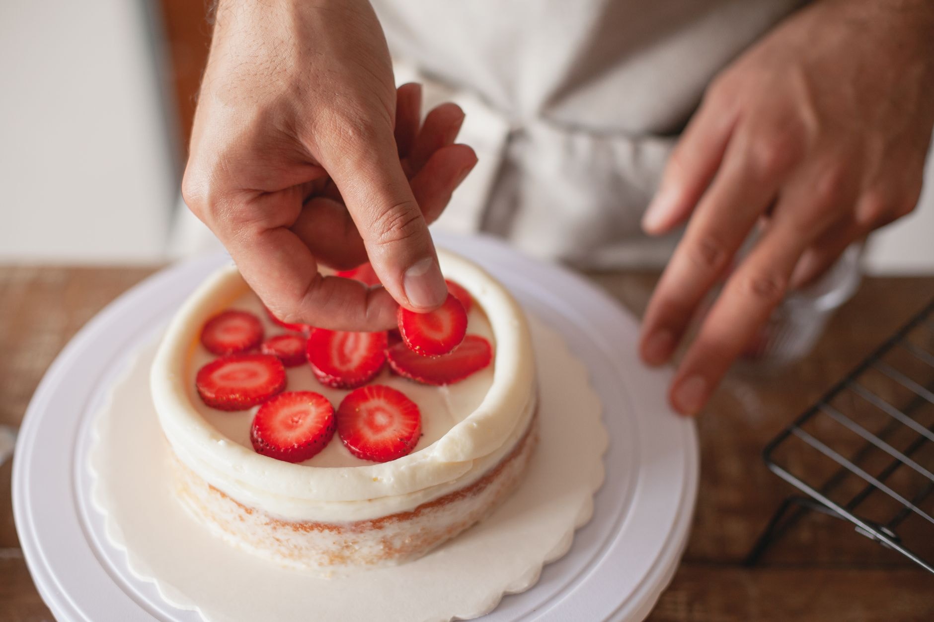 Preparare tort cu căpșuni